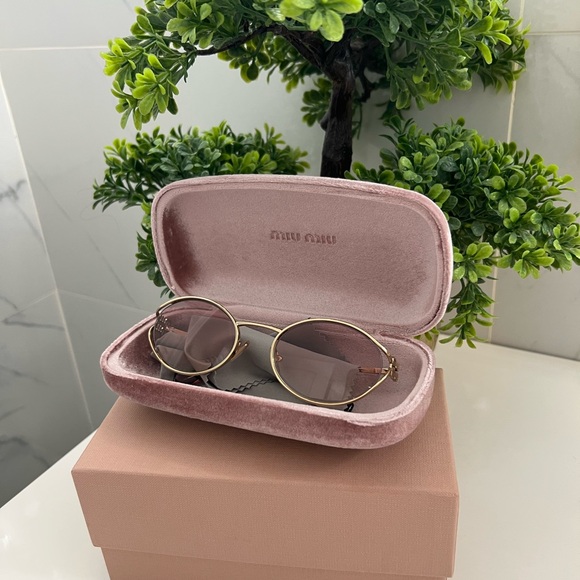 Trendy Miu Miu Pink  Sunglasses with  Case - Picture 1 of 7